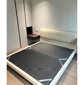 <span class=keywords><strong>Letto</strong></span> <span class=keywords><strong>matrimoniale</strong></span> sospeso con testiera in pelle a orecchie di elefante, imbottitura morbida, stile minimalista italiano, per camera da <span class=keywords><strong>letto</strong></span> principale, ideale per matrimonio - Product Image 2