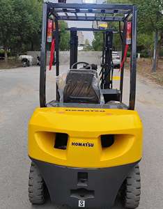 Montacargas Industrial Komatsu 4x4 con Desplazador Lateral, Montacargas Diésel de 2.5 Toneladas para Motor, Mástil de 2 Etapas, Terreno Accidentado - Product Image 2