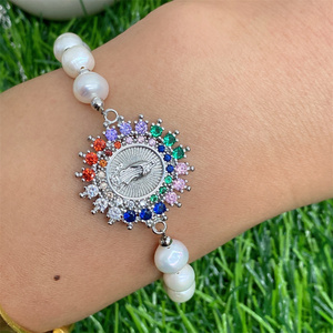 Bracelet Guadalupe personnalisé en argent toné avec médaillon de la Vierge <span class=keywords><strong>Marie</strong></span>, pierres en zircon cubique colorées et halo de perles, pour cadeau catholique - Product Image 2
