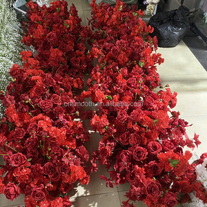 Arrangement de fleurs artificielles rouges classiques de haute qualité mariage île fleur coureur magnifiquement décoré fond d'événement - Product Image 4