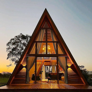 Casa in Legno Triangolare Modello PZ1688, Design per il Tempo Libero, Assemblaggio Mobile, Villa Monolocale per Agriturismo, Giardino Panoramico - Product Image 1