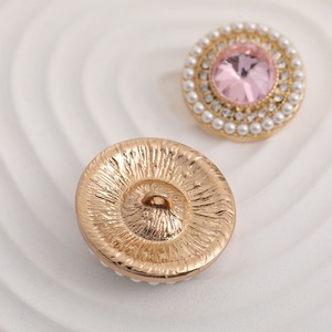 2025 Sang Trọng Kim Loại Shank Nút Tùy Chỉnh Mạ Vàng Với Thạch Ngọc Trai <span class=keywords><strong>25Mm</strong></span> Kích Thước Lớn Bán Buôn Tùy Chỉnh Kẽm Hợp Kim Nút - Product Image 2