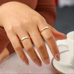 Anneaux fins en acier inoxydable plaqué or 18 carats pour femmes, anneaux en coquille blanche rectangulaires personnalisés tendance 2024, bijoux pour filles - Product Image 2