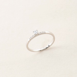 Meistverkaufter 18K Weißgold Verlobungsring mit Natürlichem Diamant, Zierlicher Versprechensring für Damen - Product Image 3