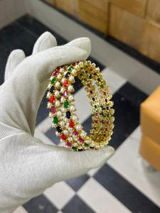 Ensemble de bracelets en perles indiennes Bhargavi pour femmes, vente en gros, plaqué or, bracelets Kundan pour mariée, bijoux de mariage indiens traditionnels - Product Image 4