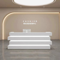 Comptoir de réception moderne et durable au design minimaliste élégant pour hôtel, hôpital, maison ou bar