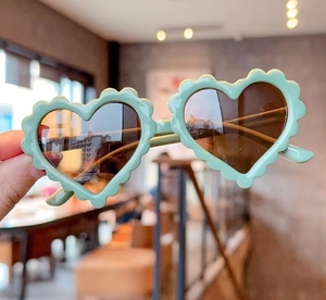 Gafas de Sol Infantiles Unisex con Protección UV400 y Diseño de Corazón Color Durazno - Product Image 5