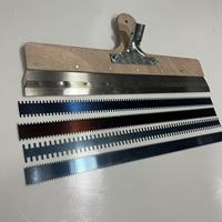 Raclette crantée auto-nivelante en acier de qualité industrielle taille 3mm carrée de soutien personnalisable OEM/ODM