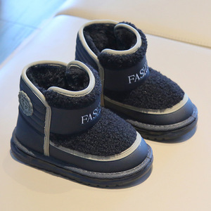 Unisex 2025 invierno zapatos <span class=keywords><strong>de</strong></span> cordero <span class=keywords><strong>de</strong></span> alta calidad botas <span class=keywords><strong>de</strong></span> nieve <span class=keywords><strong>para</strong></span> niños forro polar botón algodón grueso niños niñas tallas medianas y grandes - Product Image 4