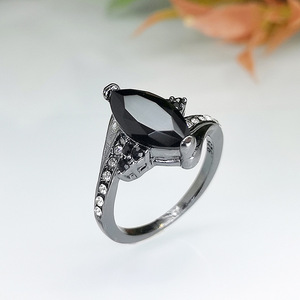 Anello dal Design Minimalista per Donne, Stile Geometrico, Accessorio da Dito per Uso Quotidiano - Product Image 4