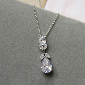 Collana con Pendente a Goccia in Argento 925 Placcato Rodio con Cristalli e Strass, Catena a Serpente, Gioiello Classico da Donna per Matrimonio - Product Image 1