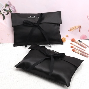 Bolsa de Satén con Lazo para Empacar Ropa Interior con Logotipo Personalizado, Bolsa de Seda Negra de Lujo para Guardar Pelucas con Solapa Protectora - Product Image 2