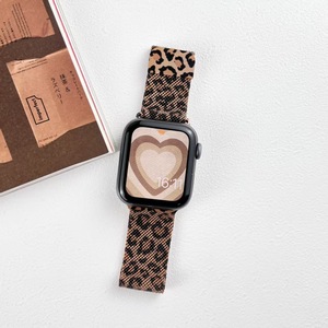 Correa de reloj con cierre magnético y estampado de leopardo para Apple Watch, diseño Scrunchie, correa de aleación de zinc - Product Image 1
