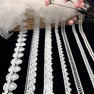 Encaje de Seda de Leche Soluble en Agua, Encaje Bordado con Forma de Escalera para Prendas, Stock de Fábrica - Product Image 1