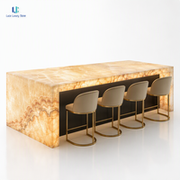 Comptoir en onyx rouge translucide Luca |   Table de réception Dragon Jade Vein Island, polie et rétroéclairée, pour villa de luxe, sur mesure