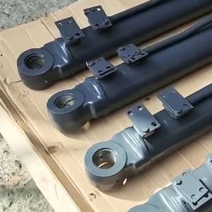 Запчасти <span class=keywords><strong>DOOSAN</strong></span>: Гидроцилиндры стрелы, рукояти и ковша для экскаваторов <span class=keywords><strong>DX140LC</strong></span>-3/DX160LC-3 (номера деталей: 400306-00024B, 400306-00024C, 400305-00074B) - Product Image 1