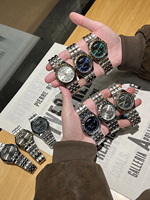 Montre analogique à quartz pour homme, bracelet en acier inoxydable, cadran multicolore, résistance à l'eau 30M, idéale pour le bureau et le quotidien