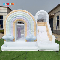 Château gonflable combiné arc-en-ciel de couleur claire avec toboggan et piscine à balles pour enfants
