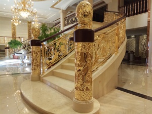 Ringhiere di Lusso in Legno e Ottone Stile Europeo Dorate per Scale e Balconi con Lunghezza Personalizzabile per Ville e Hotel - Product Image 6