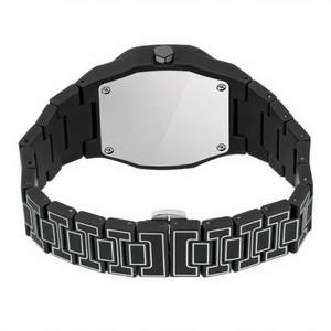 Montre-bracelet unique pour homme, design de bande dessinée 2D, contraste blanc et noir, mouvement à quartz, montre tendance pour homme - Product Image 3