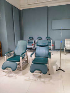 La sedia regolabile di infusione per l'ospedale della clinica & l'uso della casa con l'asta di infusione può essere utilizzata nella posizione semi-sdraiata o - Product Image 4