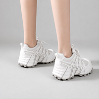 Baskets décontractées à lacets pour femmes, semelle épaisse, en cuir synthétique, semelle intermédiaire en EVA, semelle extérieure en caoutchouc, chaussures de marche tendance, personnalisables (OEM)