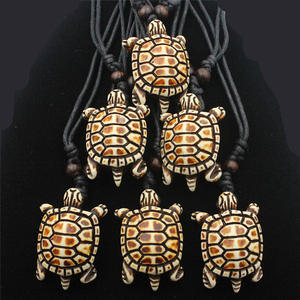 Venta al por mayor diseño vintage resina tallada océano mar tortuga colgante collar <span class=keywords><strong>Tiki</strong></span> tótem amuleto collar joyería para hombres - Product Image 4