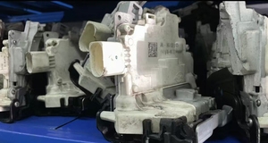 Actionneur de verrouillage centralisé électrique pour portes de coffre avant et arrière Porsche Panamera 970 – Remplacement de serrure auto-amorçante - Product Image 3