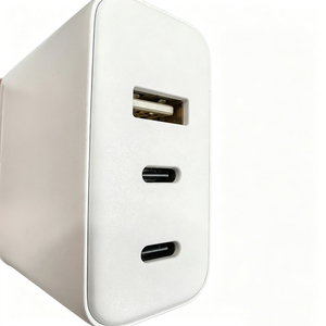 Cargador USB C Inteligente de 65W, Adaptador con 2 Puertos Tipo-C y 1 Puerto USB-A, Carga Rápida con Protección Contra Sobrecalentamiento para Viajes, Hogar y Oficina - Product Image 3