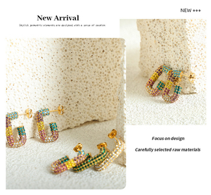 Pendientes de Aro de Acero Inoxidable Chapados en Oro de 18k, Impermeables, con Circonita Cúbica de Colores Navideños, para Mujer - Product Image 4