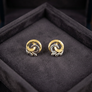 Boucles d'oreilles classiques en or jaune pur 22 carats pour femmes, clous d'oreilles solides pour usage quotidien, design minimaliste - Product Image 2