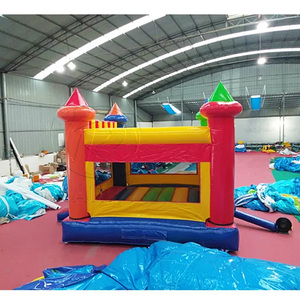 Château gonflable classique facile à installer avec tours colorées pour les centres de jeux intérieurs et les événements festifs pour enfants - Product Image 2