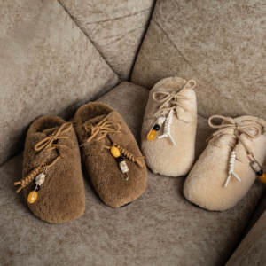 Özel moda yüksek kalite gerçek kuzular yün sıcak kış kadınlar için katırlar kış terlik açık takunya - Product Image 3