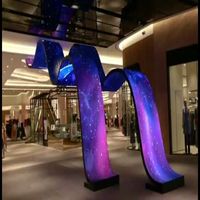 Écran LED flexible de grande taille personnalisé P2-P4 SMD, forme spéciale, module de mur vidéo LED souple pour utilisation en extérieur, médias et scène