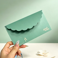 Boîte cadeau personnalisée en forme d'enveloppe avec rabat en papier, fenêtre découpée en forme de fleur, estampage à chaud pour l'emballage de biscuits, bonbons, cartes de vœux