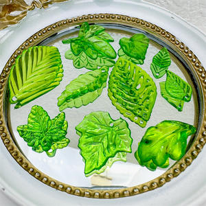20 pièces/sac, breloques en feuilles <span class=keywords><strong>d</strong></span>'acrylique vertes, perles transparentes en forme de feuilles <span class=keywords><strong>d</strong></span>'érable simulées, pendentifs pour la fabrication de colliers, bracelets et bijoux DIY - Product Image 2