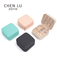 Boîte à bijoux CHEN LU en cuir PU de luxe moderne, faite à la main, avec doublure en polaire perlée, fermeture éclair carrée, portable pour colliers, boucles d'oreilles et bagues