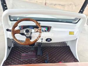 Elegante Auto Eléctrico Vintage de Alta Gama, 48V 5KW, Vehículo Turístico de 7-8 Asientos para Resorts y Áreas Comerciales - Product Image 6