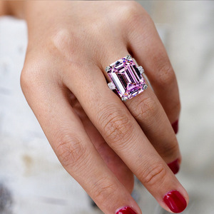 Anello con Grande Pietra Rettangolare per Donne, Elegante Gioiello Geometrico di Tendenza - Product Image 4