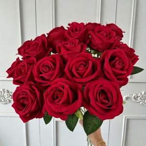 Lot <span class=keywords><strong>de</strong></span> 50 roses rouges artificielles réalistes faites à la main en soie, idéal pour centres <span class=keywords><strong>de</strong></span> table <span class=keywords><strong>de</strong></span> mariage, bouquets <span class=keywords><strong>de</strong></span> <span class=keywords><strong>mariée</strong></span>, Saint-Valentin - Product Image 3