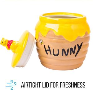 Barattolo per biscotti/snack in ceramica dipinto a mano 3D a forma di orsetto Winnie the Pooh con miele (piccolo) - Product Image 4