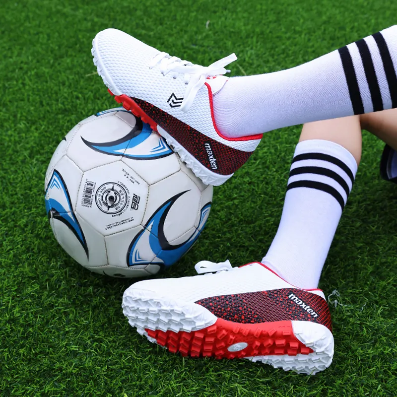 Vente en gros Chaussures de football sur gazon pour enfants Garçons Filles Jeunes Chaussures de football intérieur confortables Chaussures de football athlétique Crampons de football pour l'entraînement