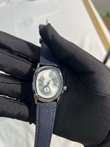 Reloj de cuarzo de lujo con esfera irregular de diseño novedoso, ideal para uso diario casual y de estilo clásico. - Product Image 6