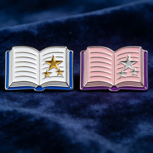 Pin <span class=keywords><strong>de</strong></span> Solapa Personalizado al por Mayor con Diseño <span class=keywords><strong>de</strong></span> Cuento <span class=keywords><strong>de</strong></span> Hadas para Amantes <span class=keywords><strong>de</strong></span> los Cómics, Pin <span class=keywords><strong>de</strong></span> Metal con Temática <span class=keywords><strong>de</strong></span> Libros - Product Image 3