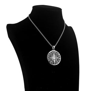 Collar con Colgante de San Benito, Venta Caliente de Mecrt, Collar Religioso de Acero Inoxidable para Hombre y Mujer, Joyería con Colgante - Product Image 6