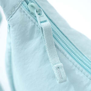 Sac de voyage personnalisé en forme de dumpling de couleur unie, sac bandoulière en forme de lune pour femme, sac en polyester pour homme et femme - Product Image 4