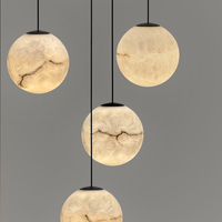 Lustre décoratif d'escalier boule ronde en albâtre design personnalisé Lustre à LED minimaliste en marbre naturel