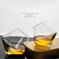 Verre à whisky sans pied hexagonal moderne de luxe de 200 ml, fabriqué à la machine, en cristal rotatif, durable et en stock