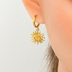 Pendientes Colgantes con Forma de Sol, Chapados en Oro de 18K, Acero Inoxidable, Joyería de Moda para Mujer - Product Image 1