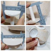 YUMO Draagbare veilige handpers van kunststof, kokosnootopener en perforator met rietje-inzetstuk, zonder mes, rood/groen
